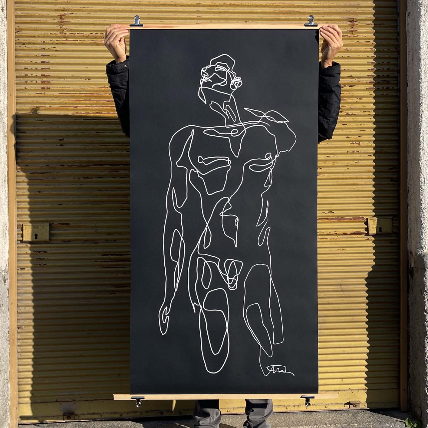 Martin Tardy (AT / FR) “Thinking Man Blk” 2021 1c screen print on Fabriano Tiziano Nero, 160/m 2 The print with ships signed and numbered by the artist including a certificate of authenticity. *Option at checkout for free shipping Worldwide from 400€ and Austria from 300€ Exactly on year after the white edition we’re thrilled to offer the very rare black edition of Martin Tardy’s Thinking Man screen print. There is only 6 pieces in total.